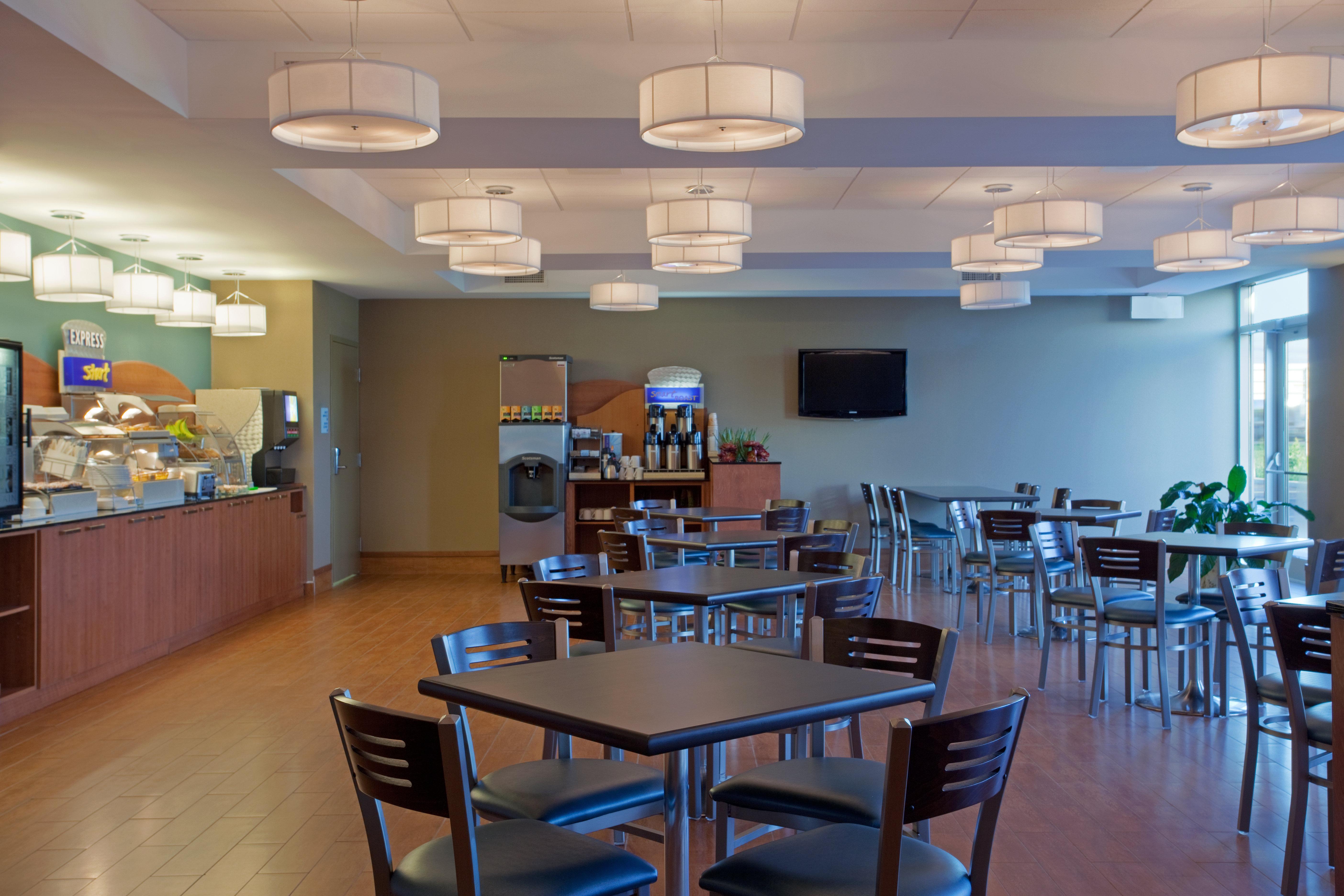 Holiday Inn Express Hotel & Suites Saint - Hyacinthe By Ihg Экстерьер фото