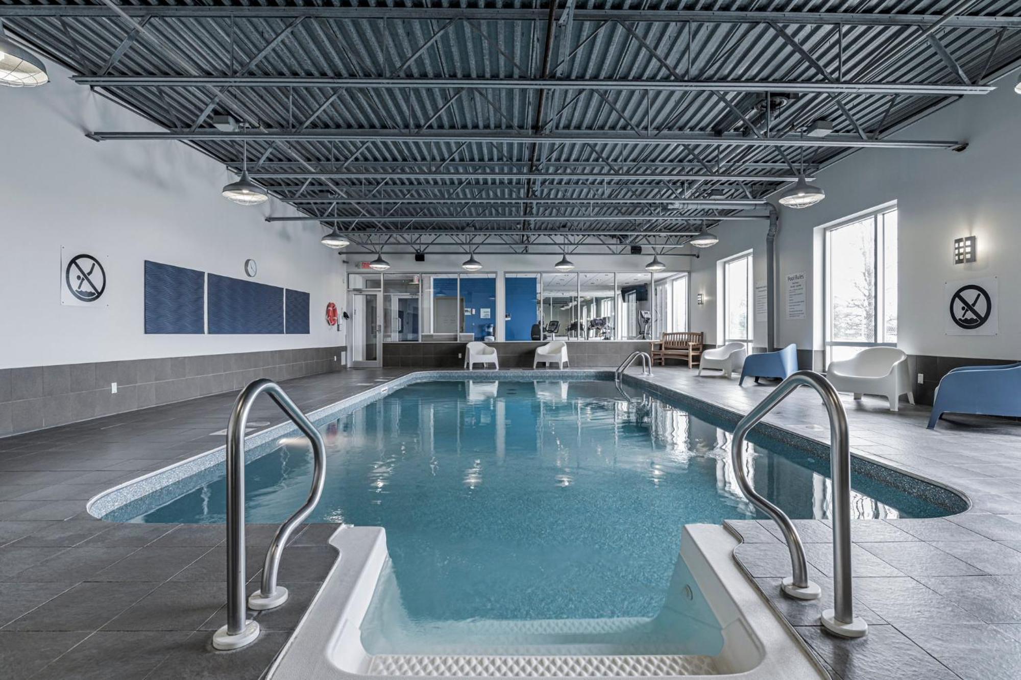 Holiday Inn Express Hotel & Suites Saint - Hyacinthe By Ihg Экстерьер фото