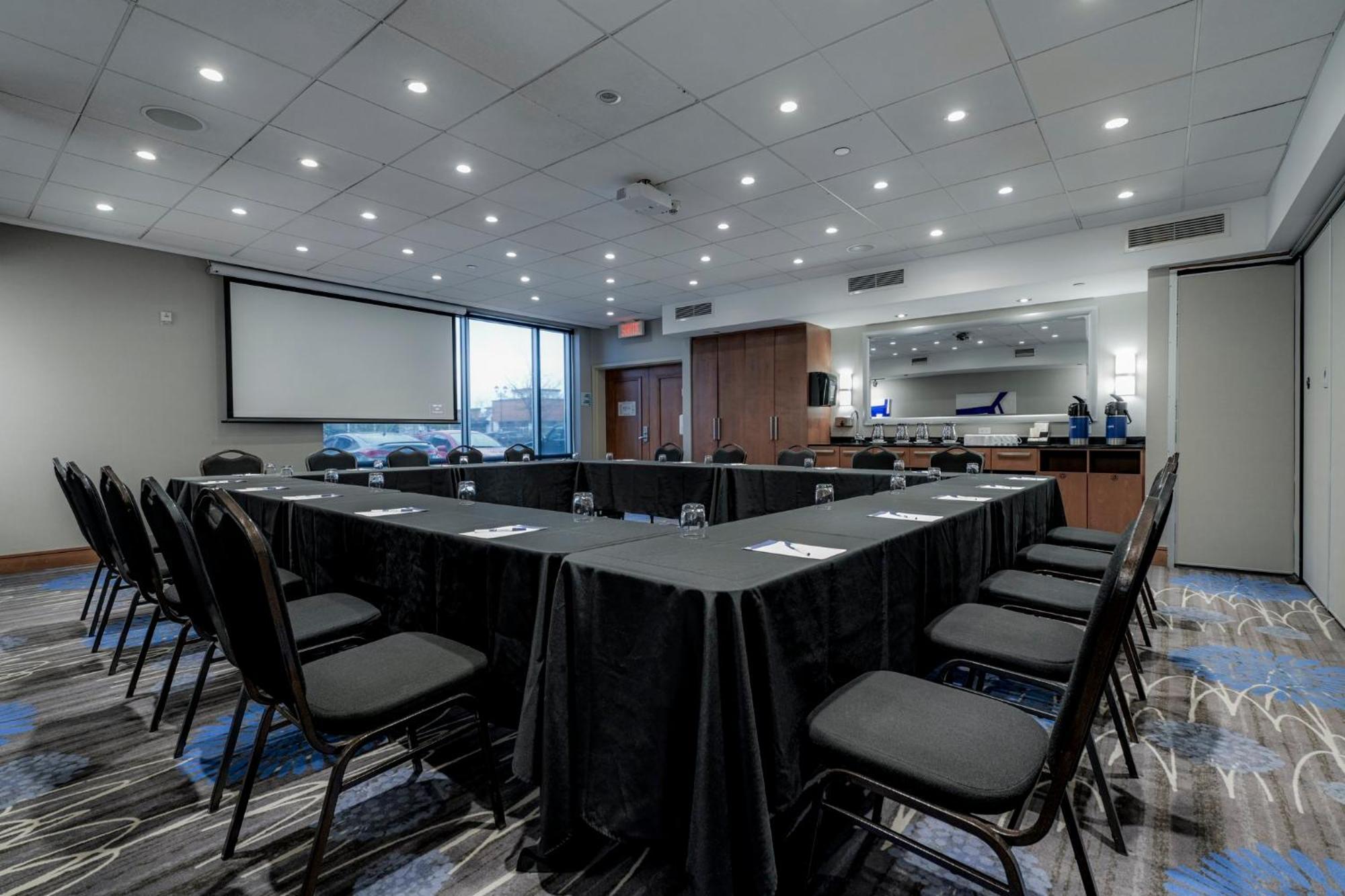 Holiday Inn Express Hotel & Suites Saint - Hyacinthe By Ihg Экстерьер фото