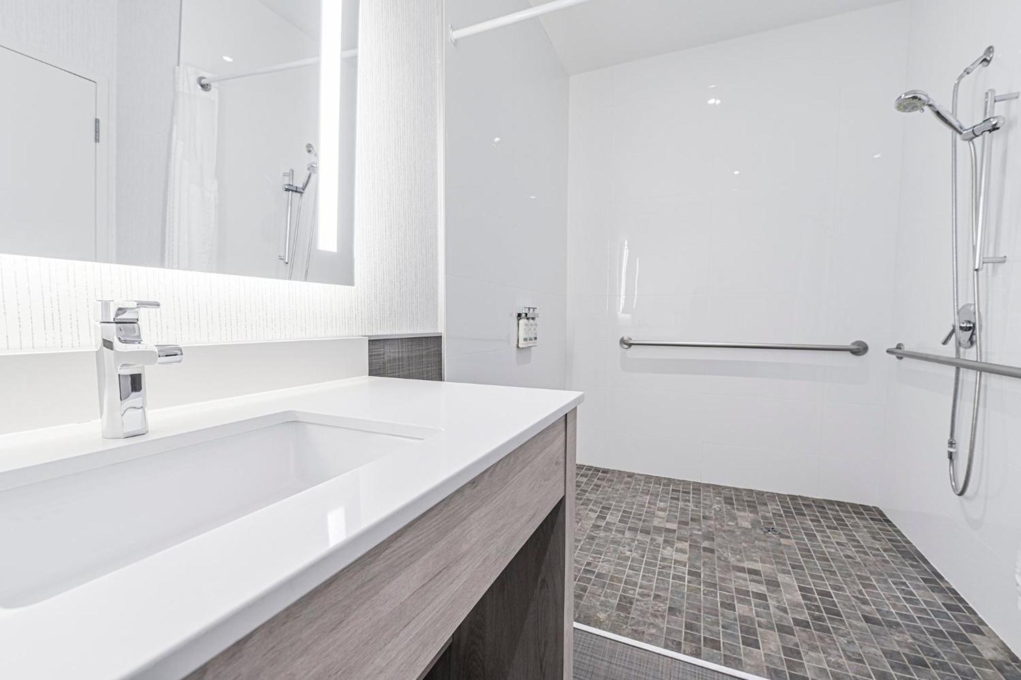 Holiday Inn Express Hotel & Suites Saint - Hyacinthe By Ihg Экстерьер фото