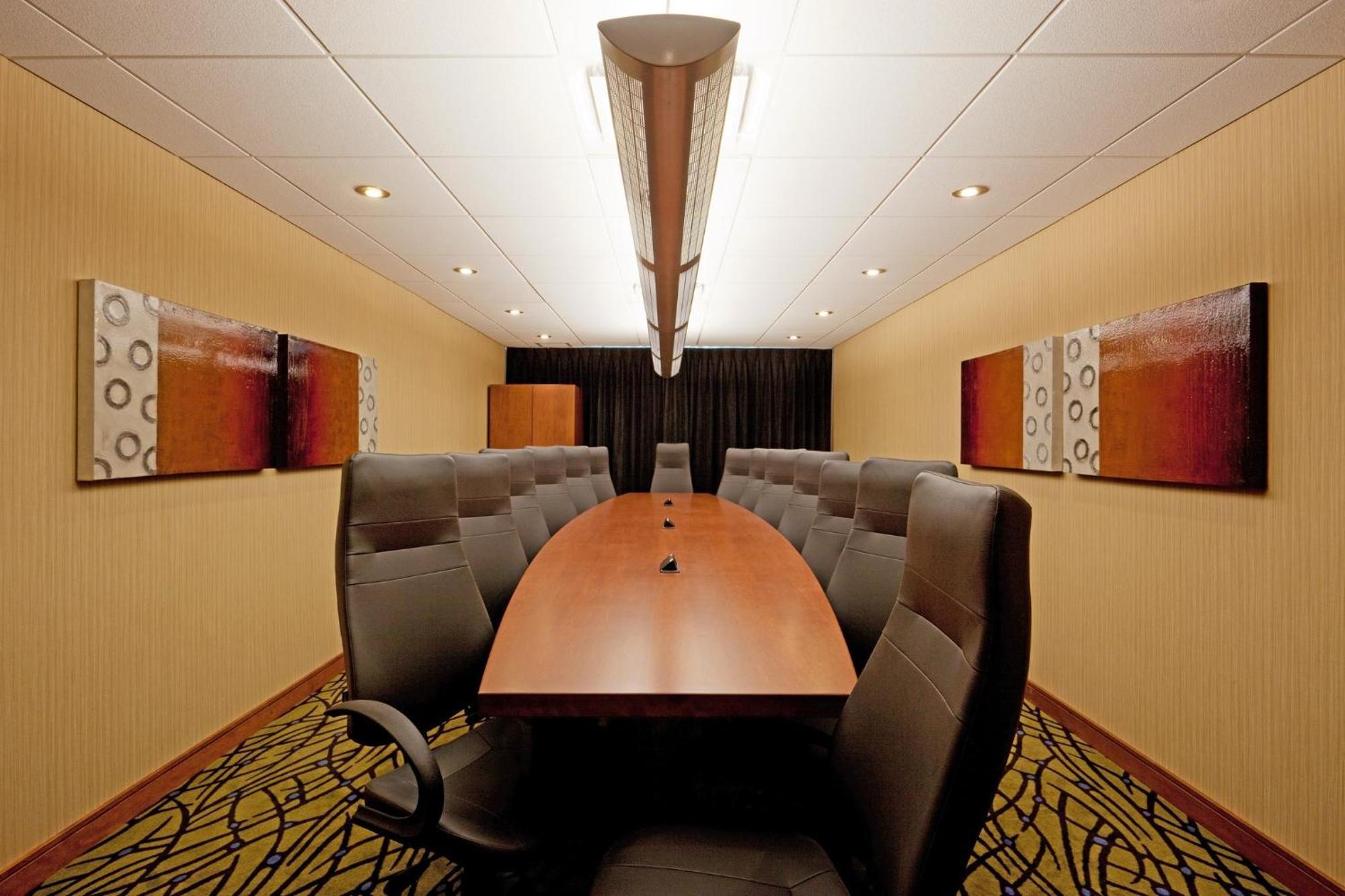 Holiday Inn Express Hotel & Suites Saint - Hyacinthe By Ihg Экстерьер фото