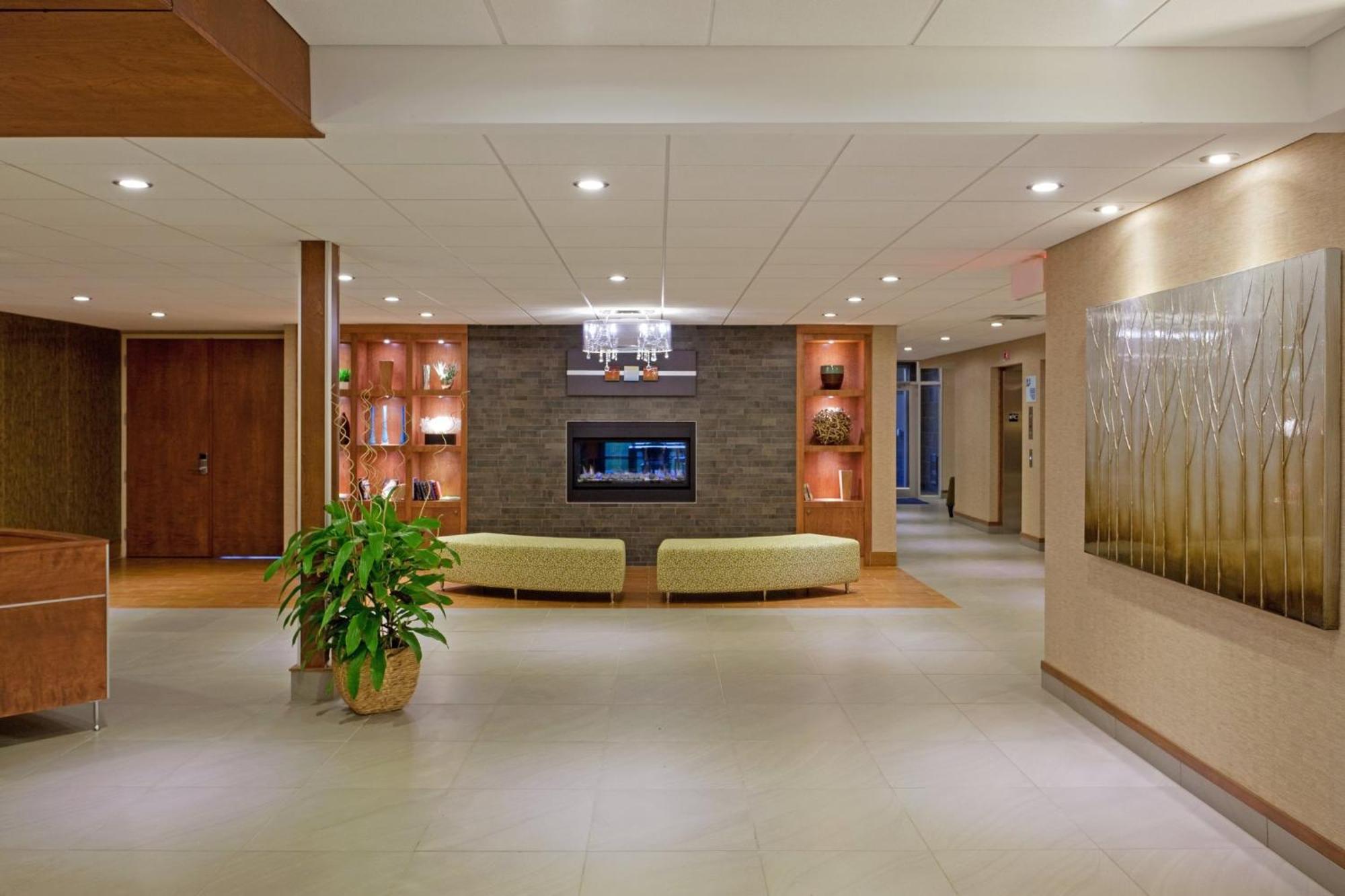 Holiday Inn Express Hotel & Suites Saint - Hyacinthe By Ihg Экстерьер фото