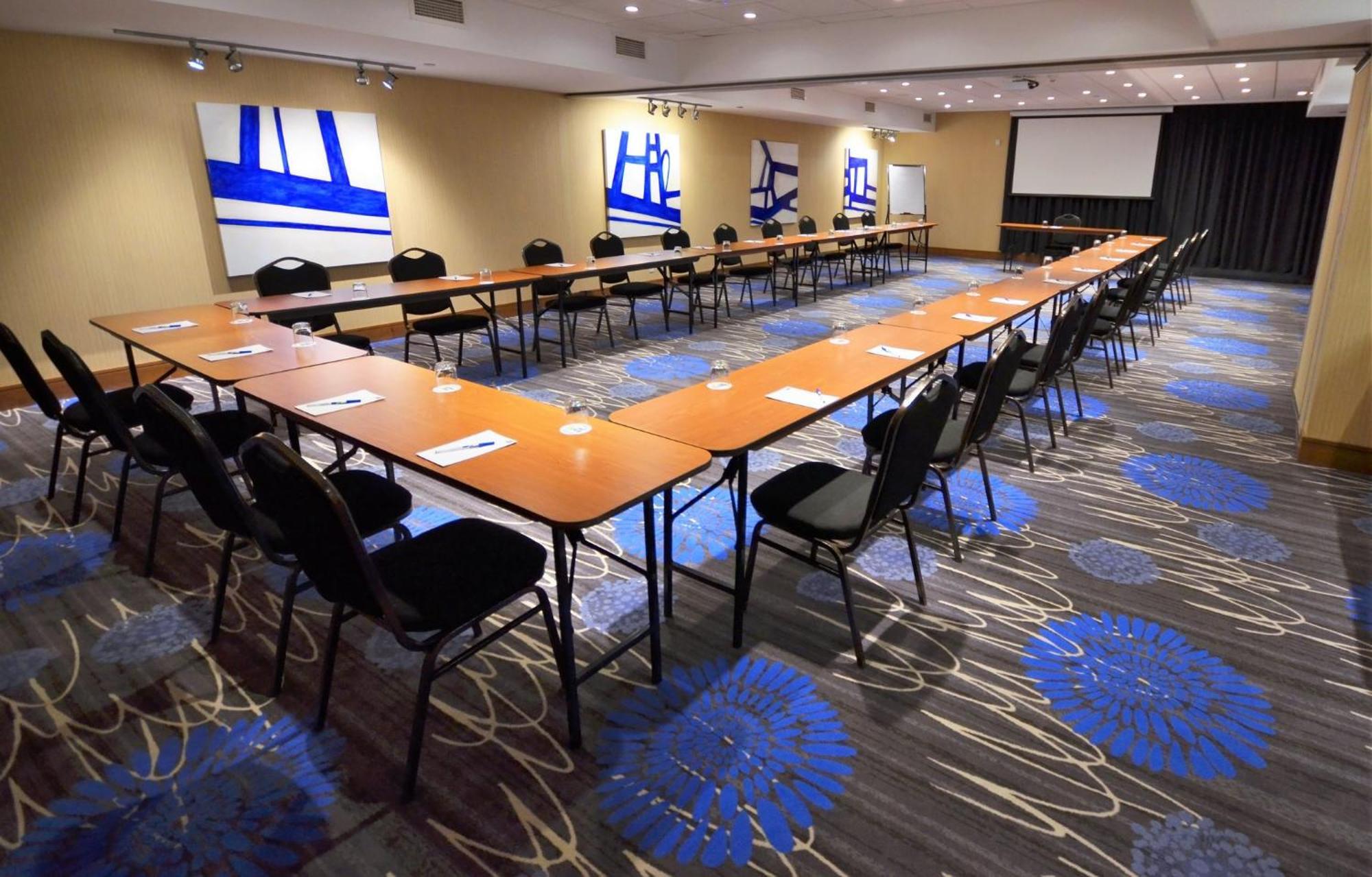 Holiday Inn Express Hotel & Suites Saint - Hyacinthe By Ihg Экстерьер фото