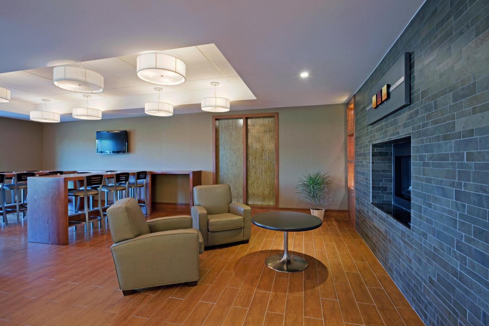 Holiday Inn Express Hotel & Suites Saint - Hyacinthe By Ihg Экстерьер фото