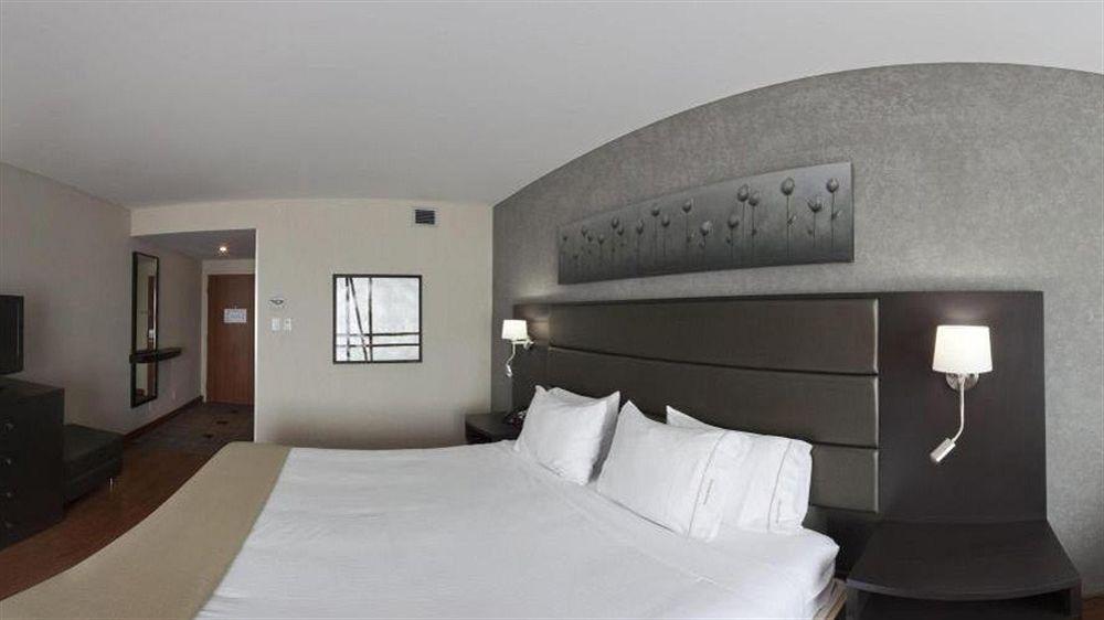 Holiday Inn Express Hotel & Suites Saint - Hyacinthe By Ihg Экстерьер фото